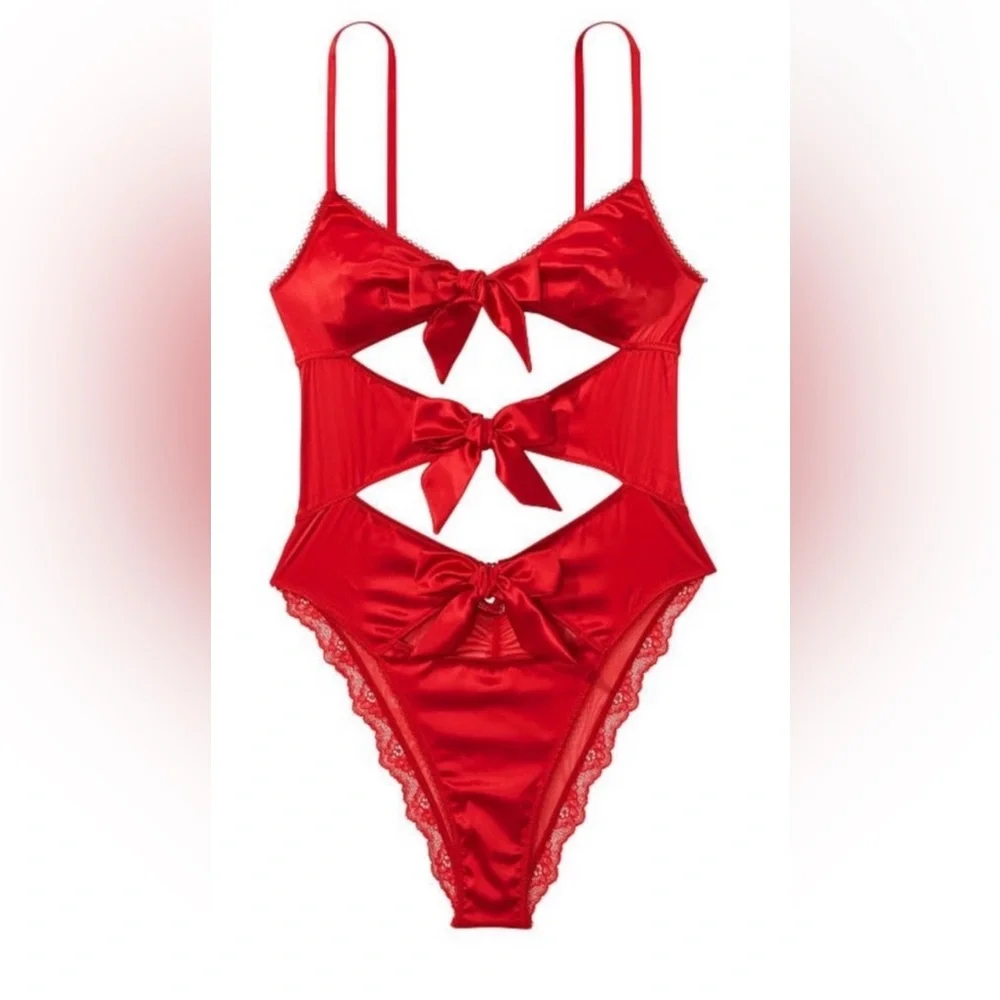 Bundle 💕Victoria's Secret 💕Red Satin Chemise with Bow Accents & Sleepshirt &🎁